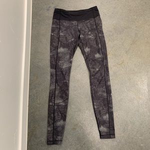 Lululemon snakeskin print Legging